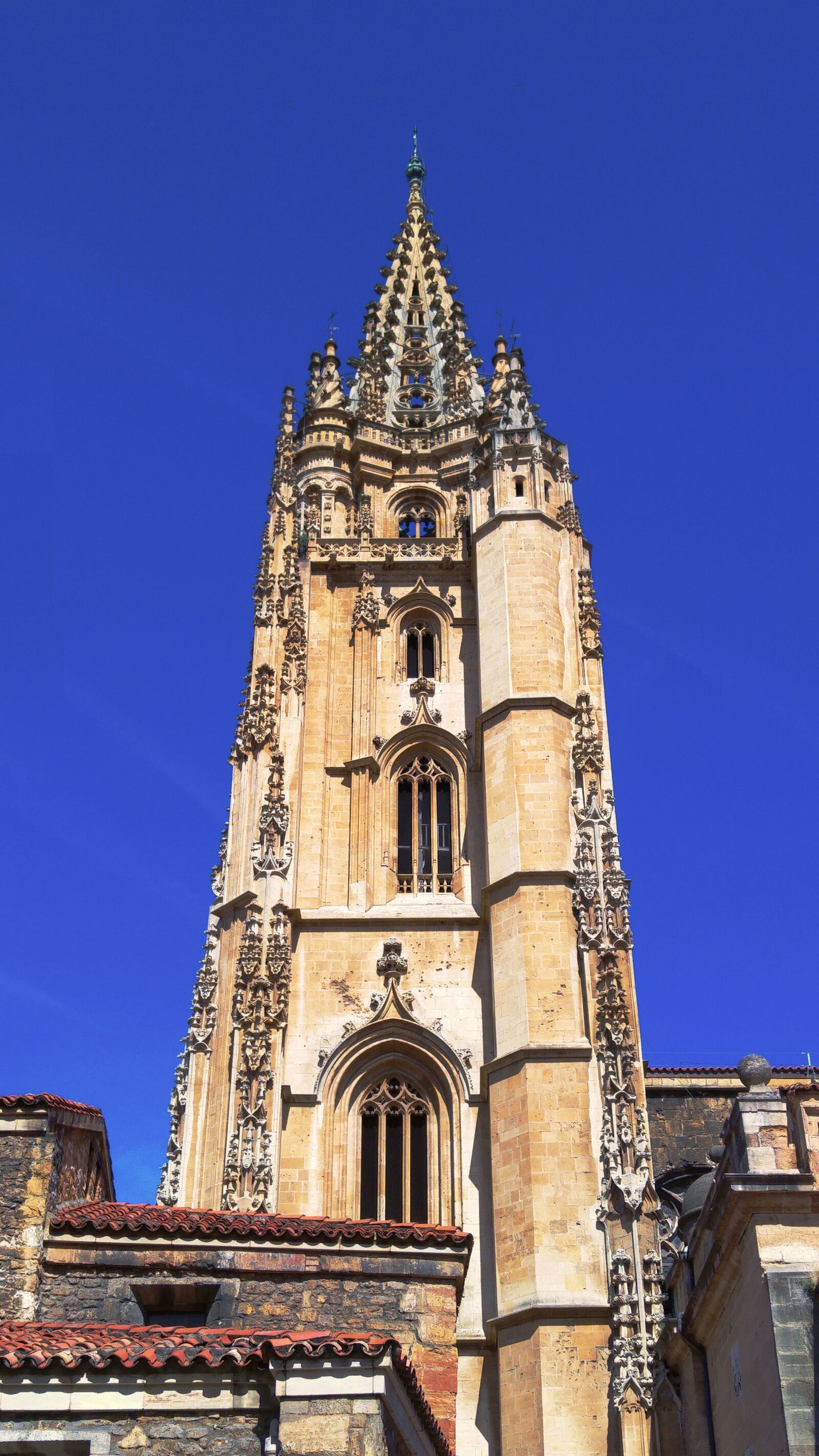 LG G4 sample photo. Asturias, oviedo, cathedral photography