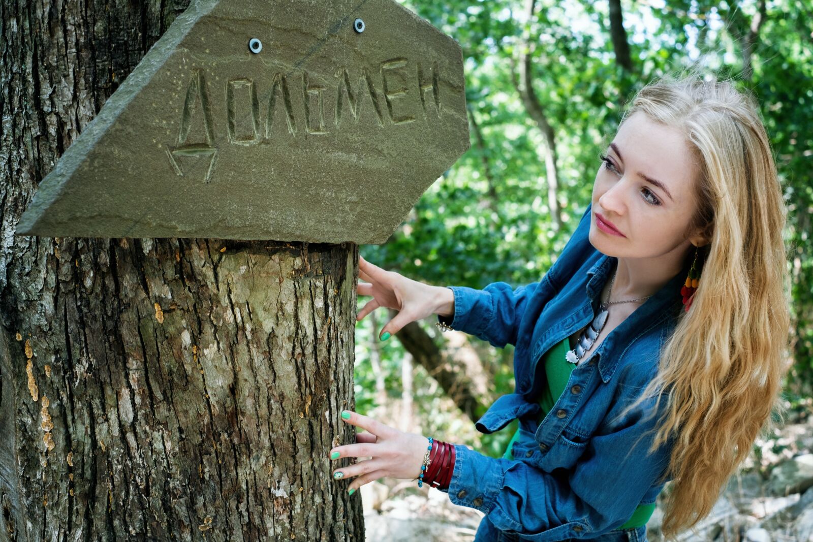 Fujifilm X-E1 + Fujifilm XF 35mm F1.4 R sample photo. Girl, summer, forest photography