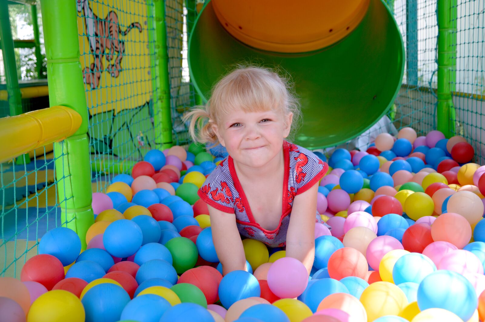 Nikon D3200 sample photo. Kids, girl, game photography