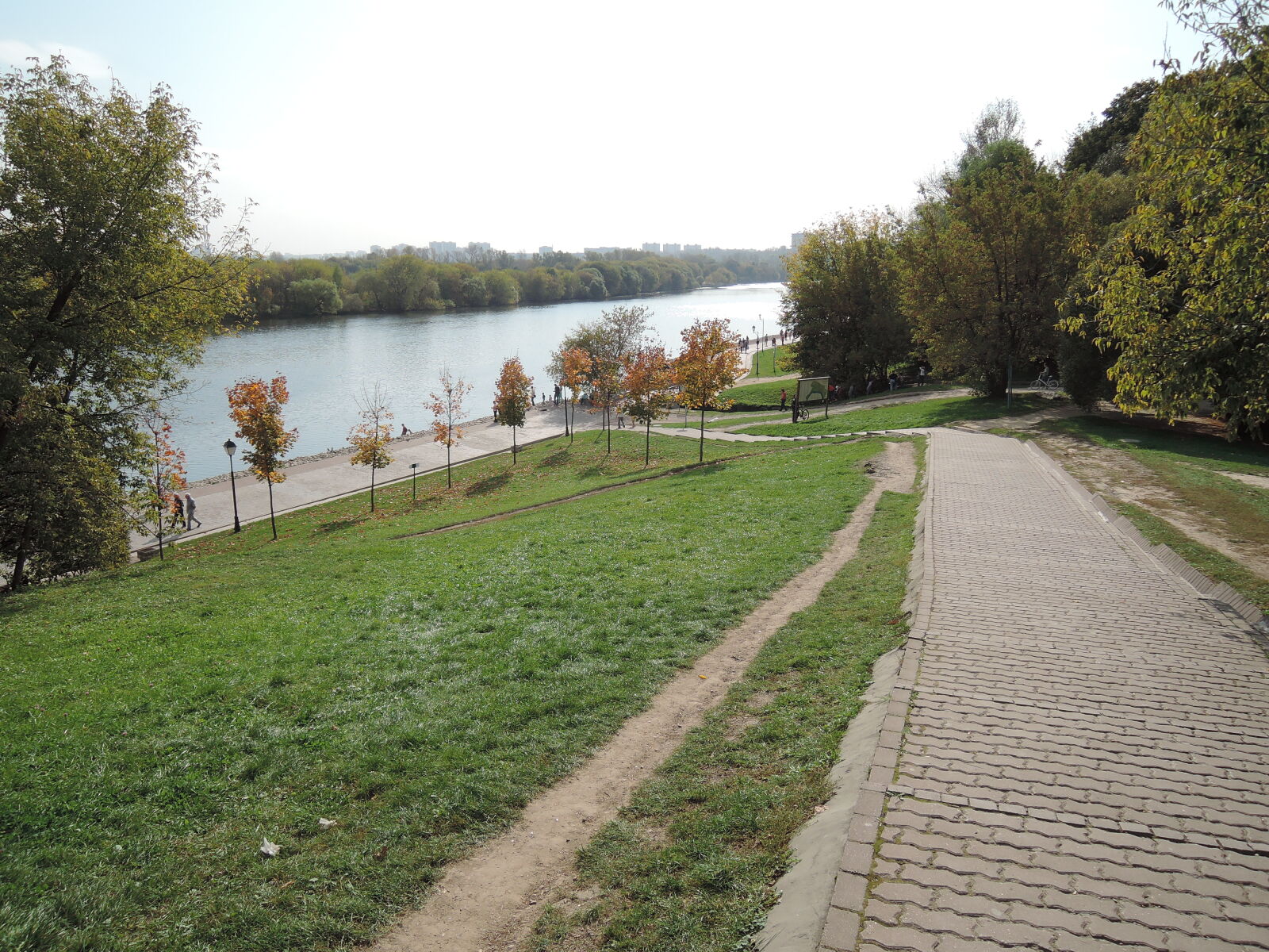 Nikon Coolpix P330 sample photo. Autumn, green, kolomenskoe, moscow photography