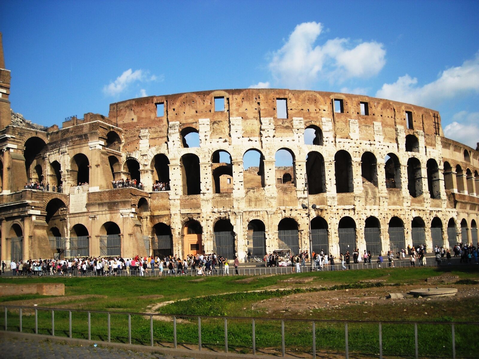 Nikon Coolpix L16 sample photo. Rome, italy, colosseum photography