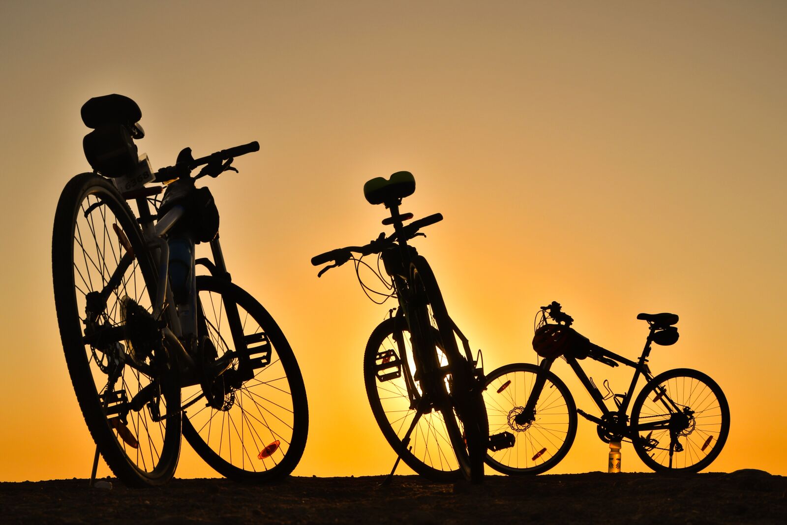 Canon EOS 200D (EOS Rebel SL2 / EOS Kiss X9) sample photo. Bicycle, sunrise, sunset photography