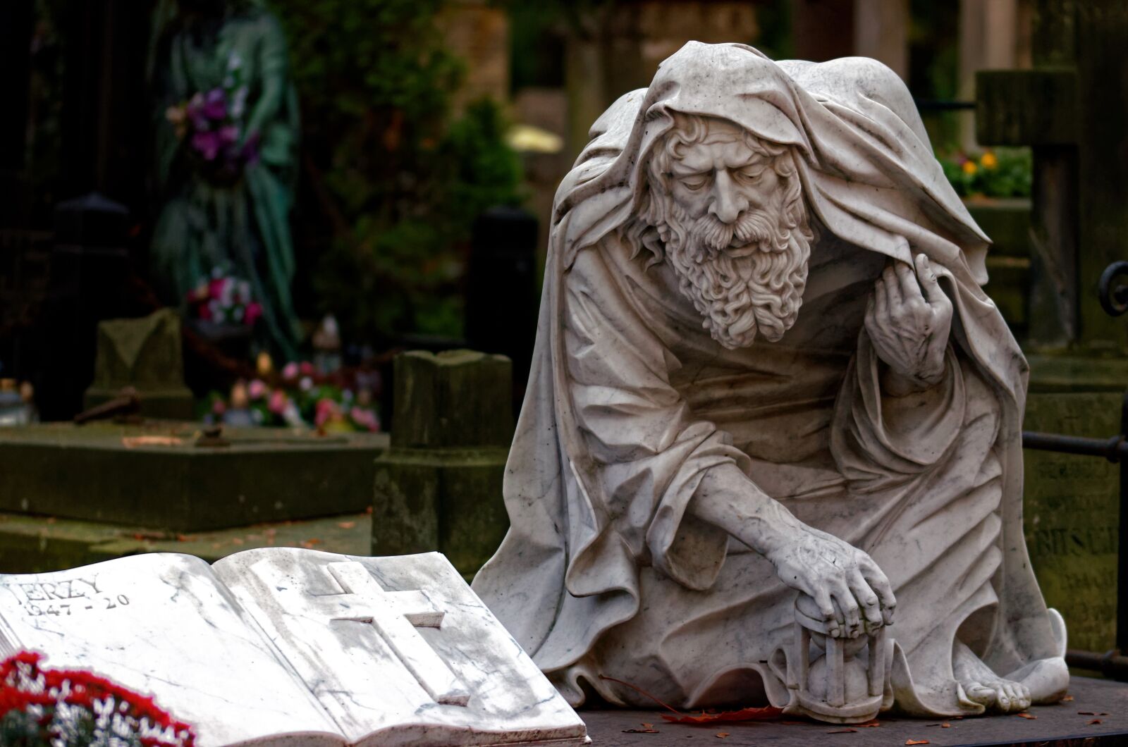 Nikon D5100 sample photo. Sculpture, figure, metal photography
