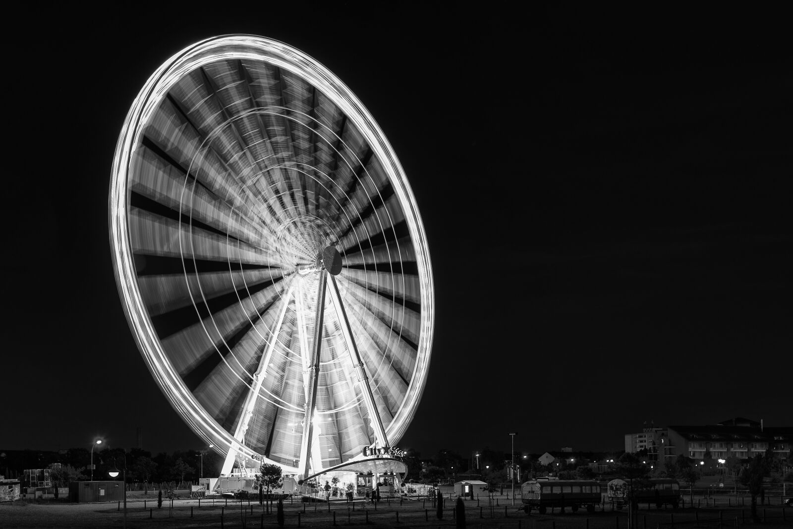 Sigma 14-24mm F2.8 DG HSM Art sample photo. Ferris wheel, entertainment, fun photography