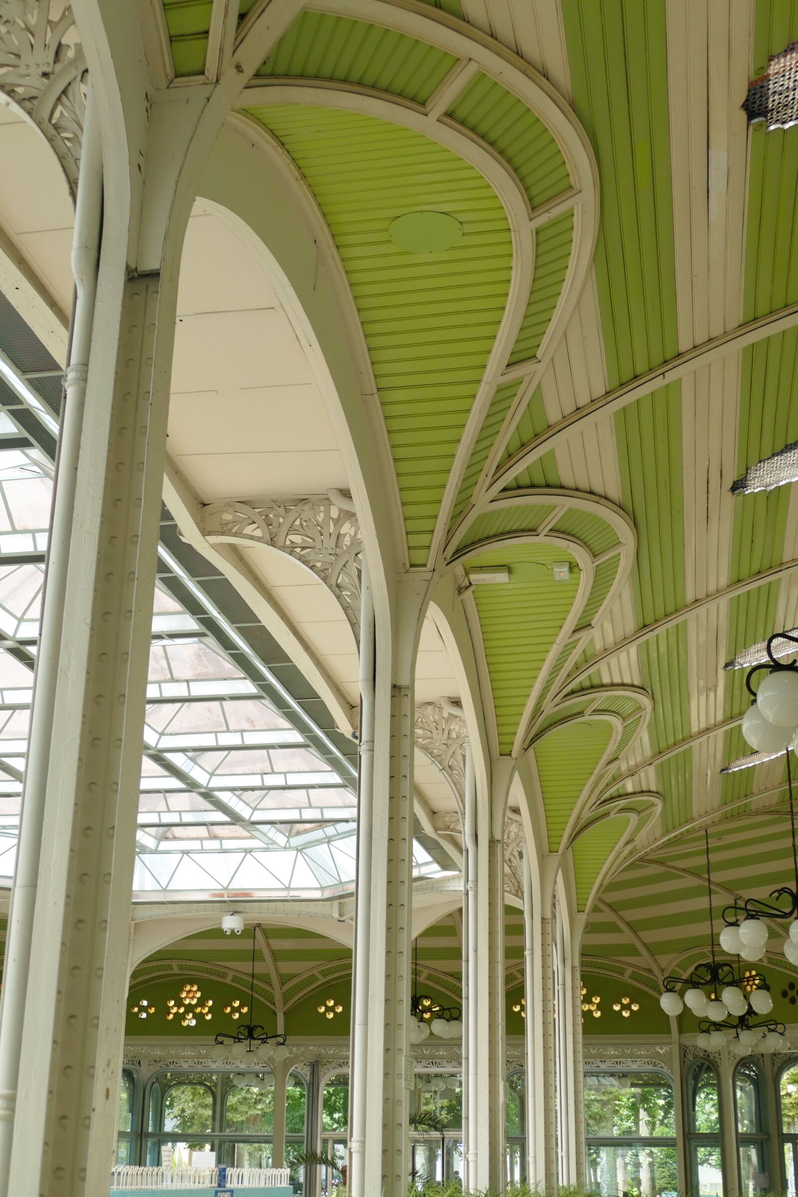 Panasonic Lumix DMC-FZ1000 sample photo. Pillar, column, art-nouveau photography