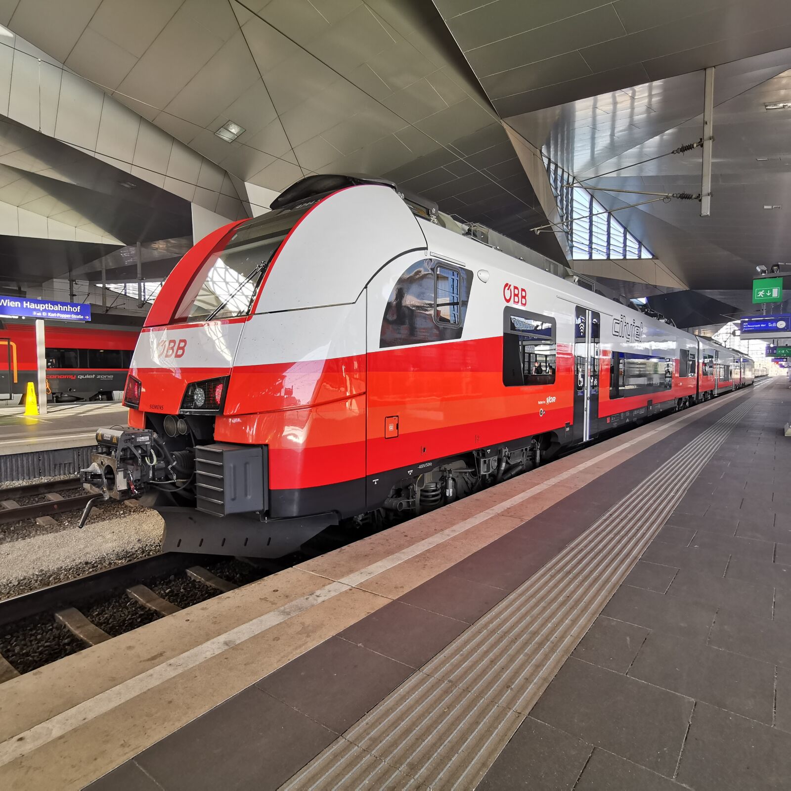 HUAWEI P30 sample photo. Oebb, train, öbb photography