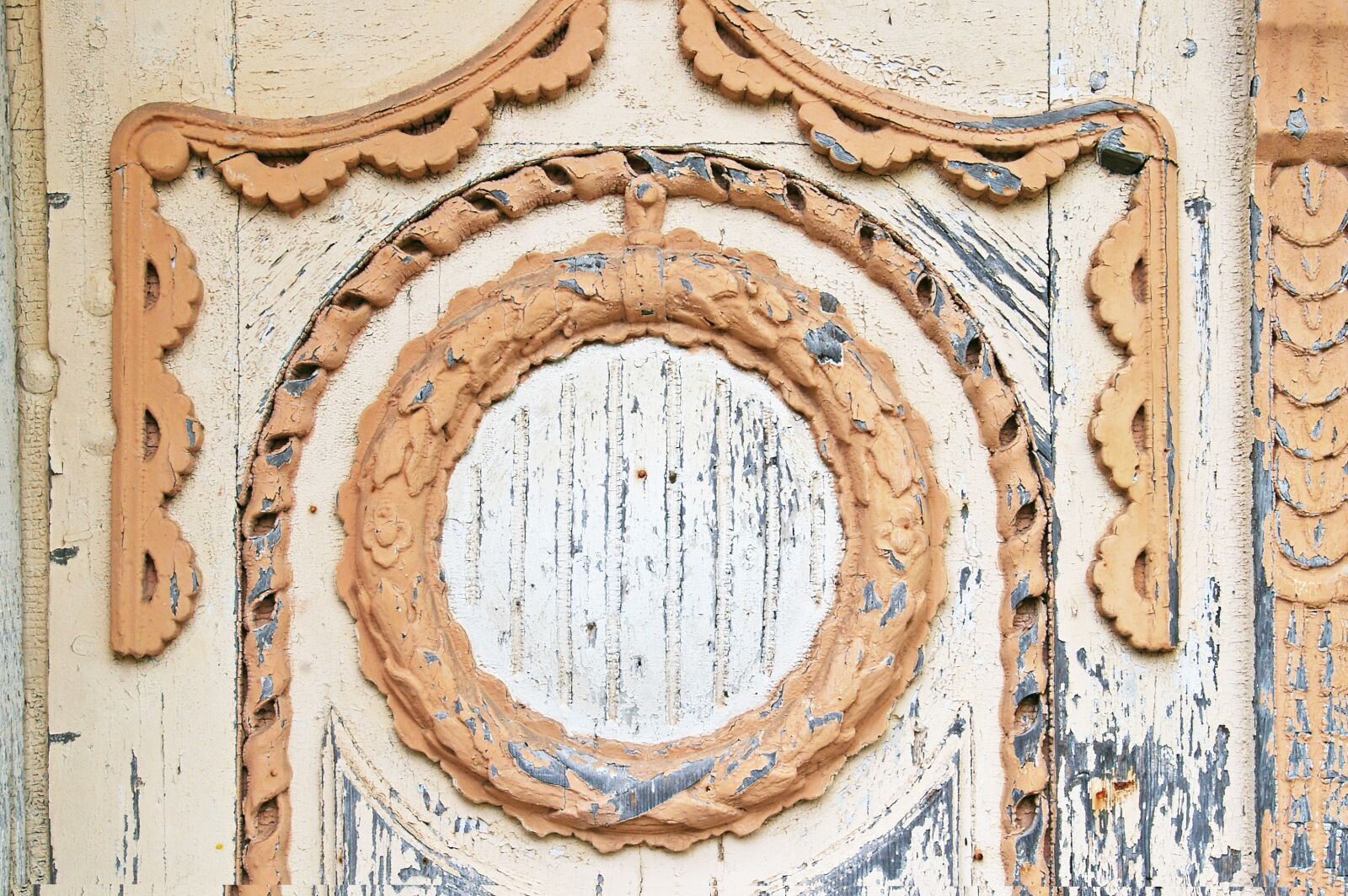 Pentax *ist DL2 sample photo. Old door, door, input photography