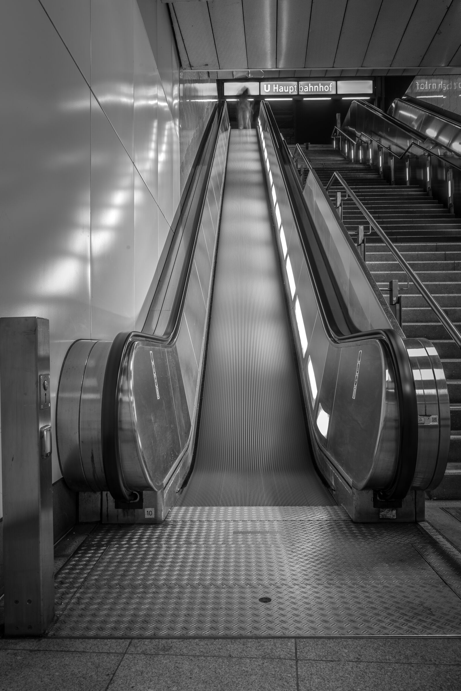 Sony a7 + Sony FE 28-70mm F3.5-5.6 OSS sample photo. Black and white, escalator photography