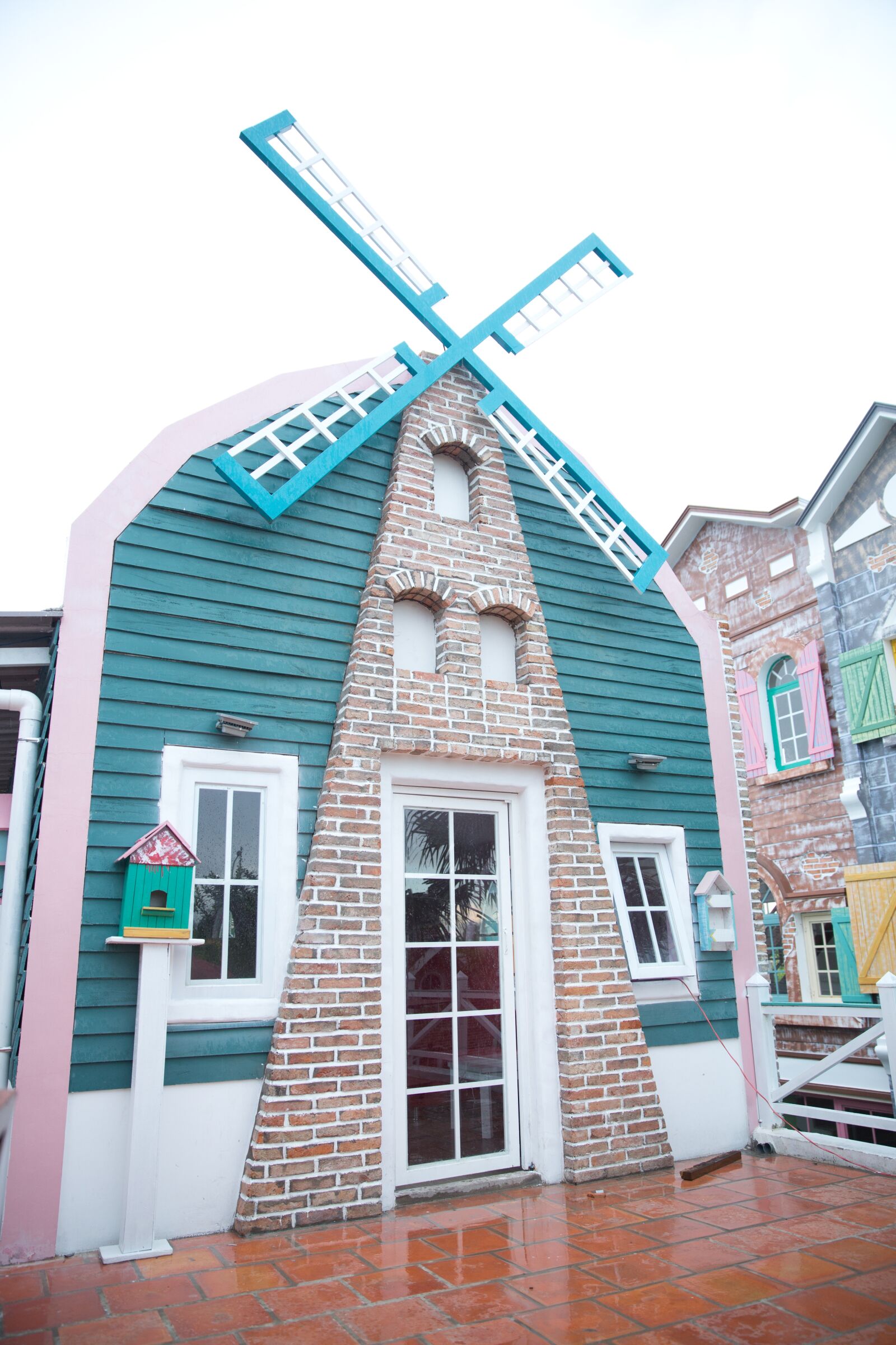 Canon EF 24-70mm F2.8L II USM sample photo. House, fan, design photography