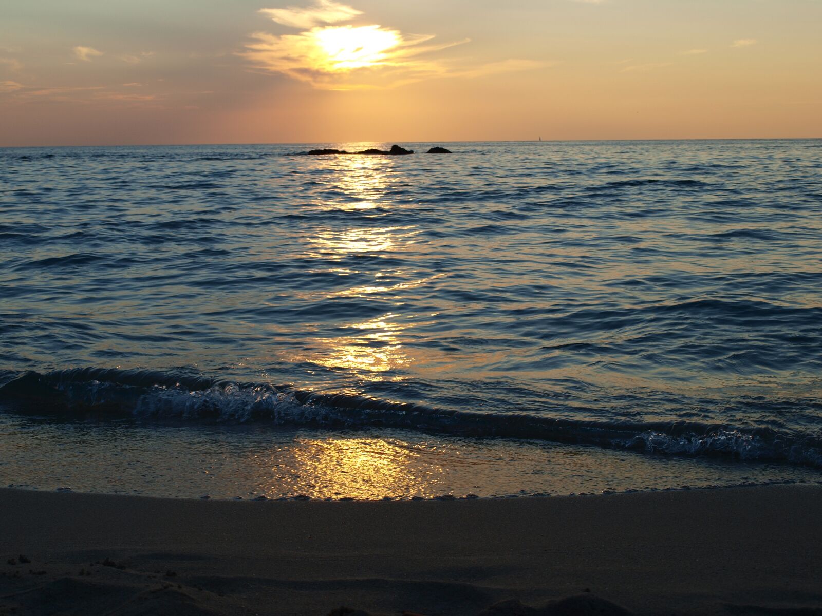 Olympus E-420 (EVOLT E-420) sample photo. Sea, summer, beach photography