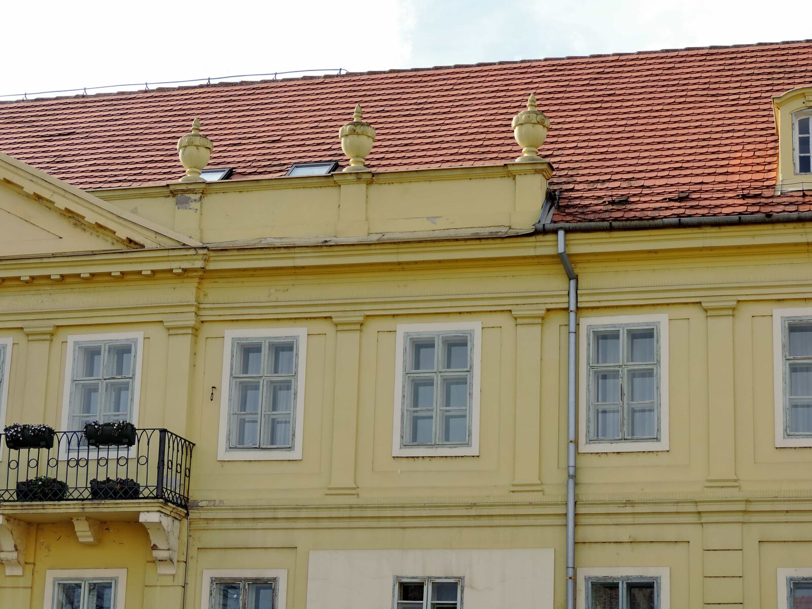 Nikon Coolpix P520 sample photo. Palace, residence, residential, roof photography