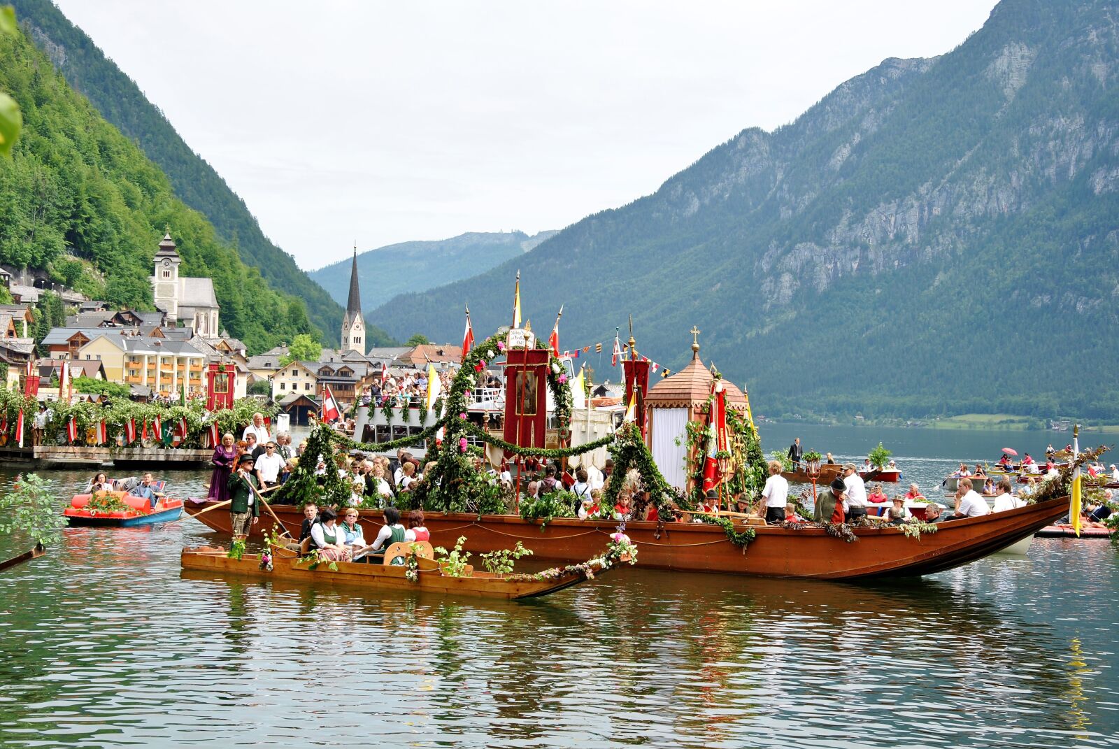 Nikon D3000 sample photo. Bathroom hallstatt, mountain procession photography
