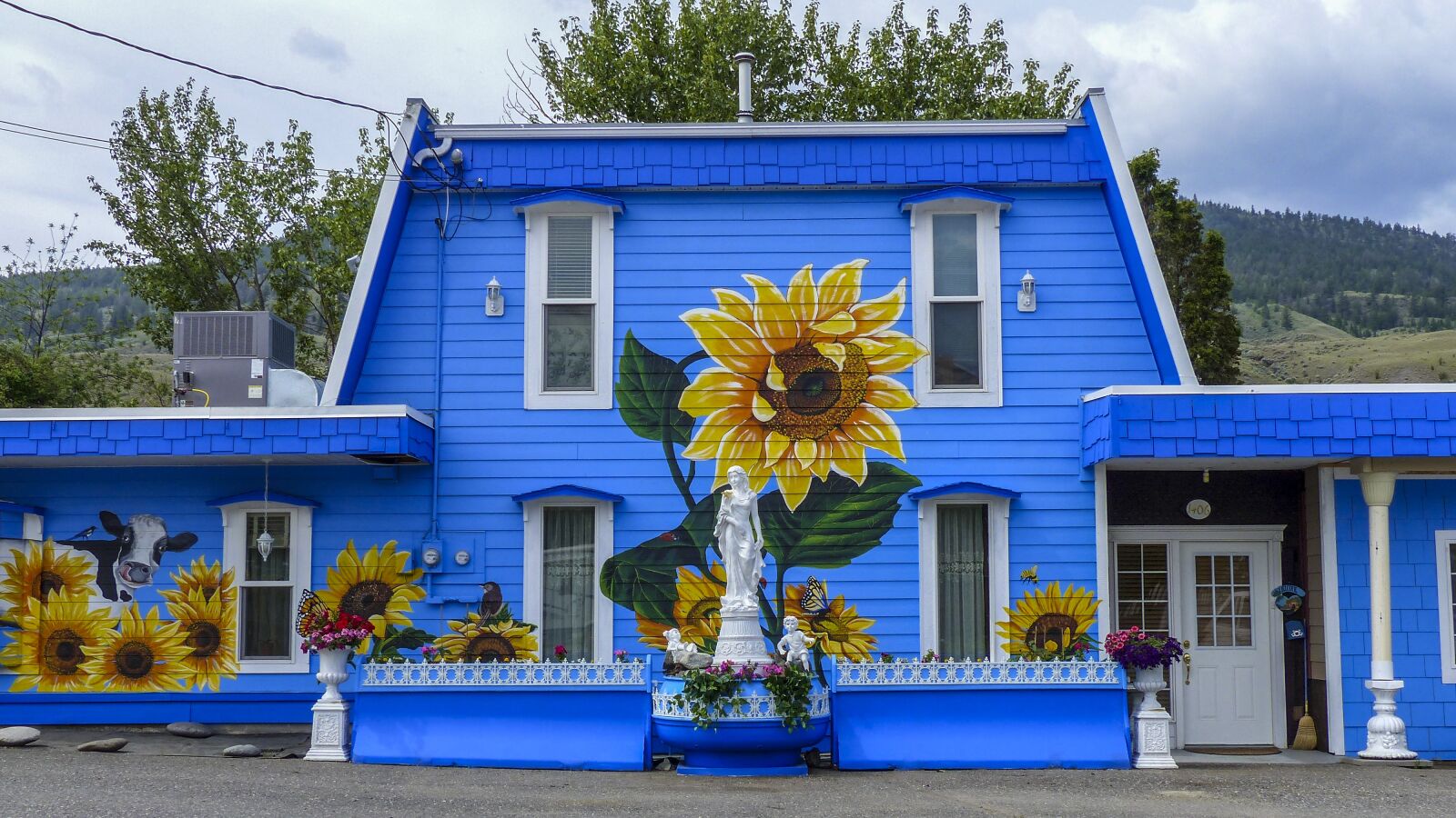 Panasonic Lumix DMC-FZ200 sample photo. Building, frame, house photography