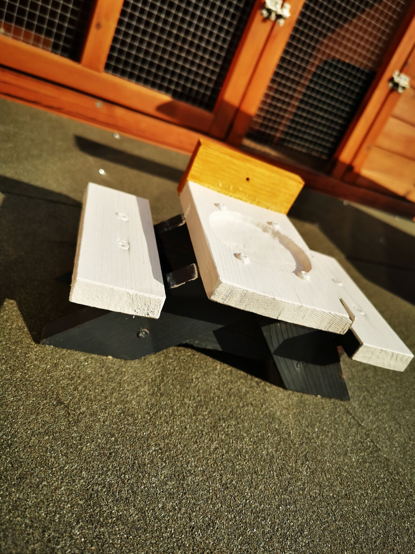 HUAWEI P30 Pro sample photo. Picnic table, squirrel feeder photography