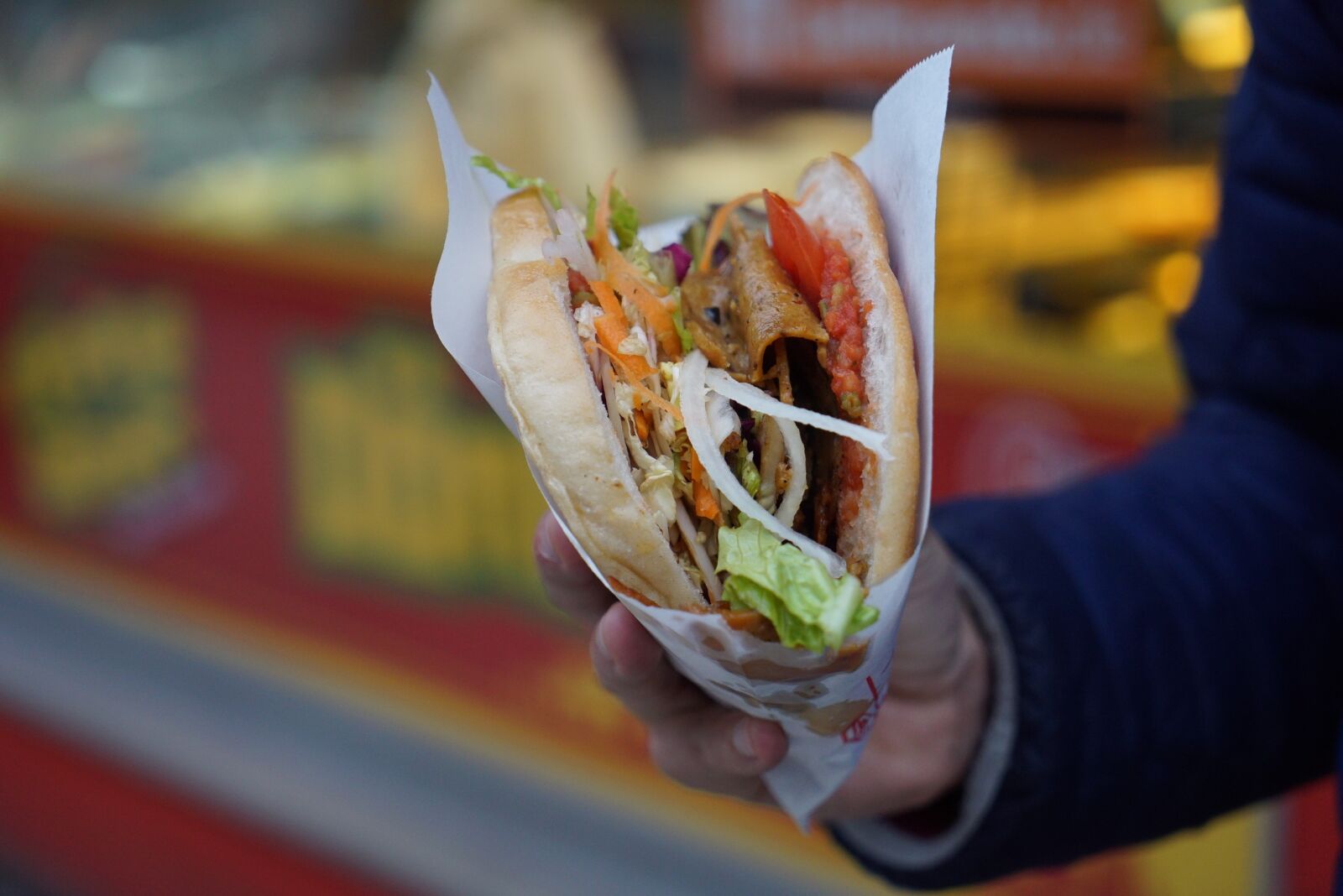 Sony a7S + Sony Vario Tessar T* FE 24-70mm F4 ZA OSS sample photo. Kebab, doner kebab, sharp photography
