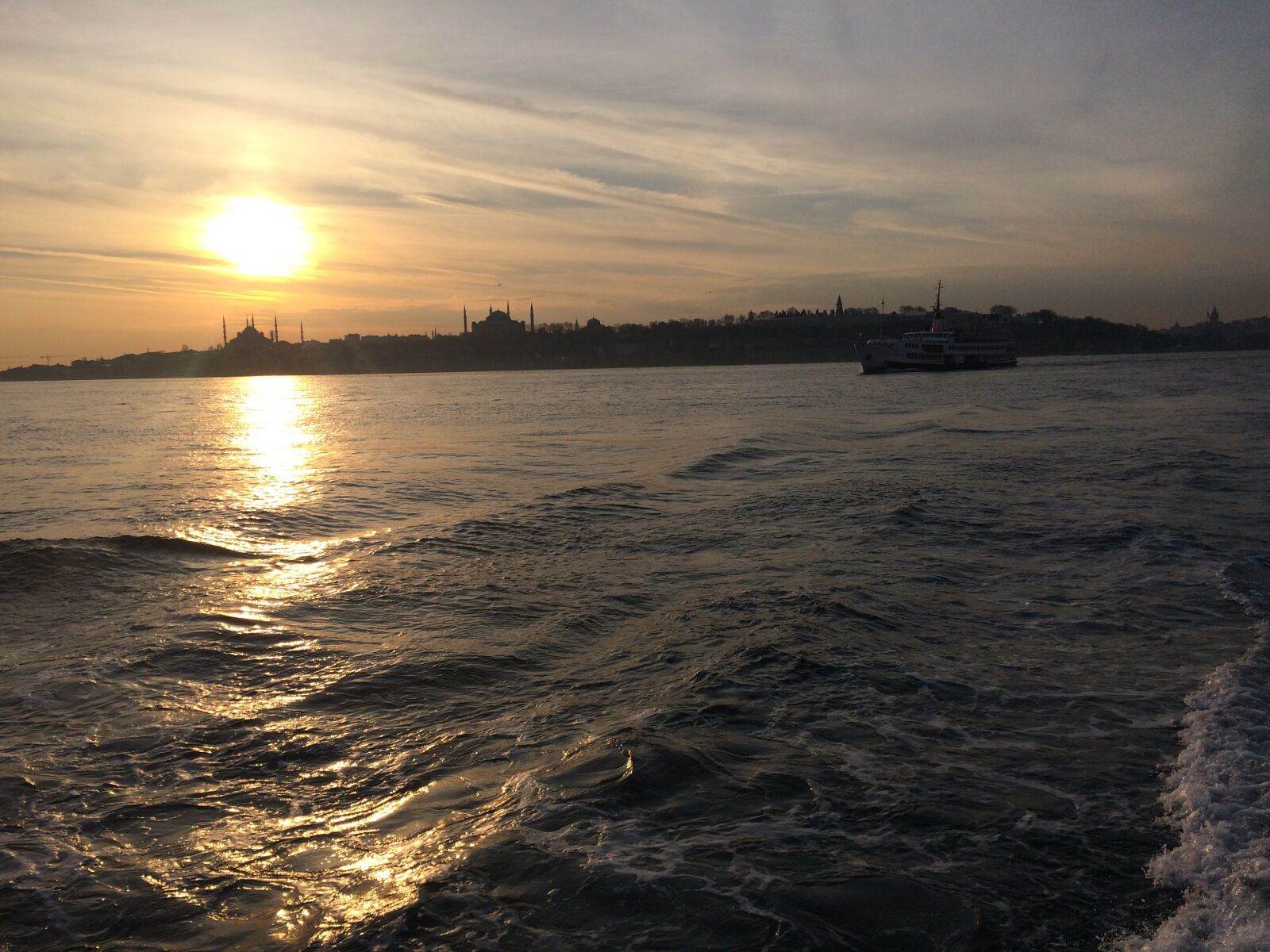iPhone 5s back camera 4.15mm f/2.2 sample photo. City, istanbul, light photography