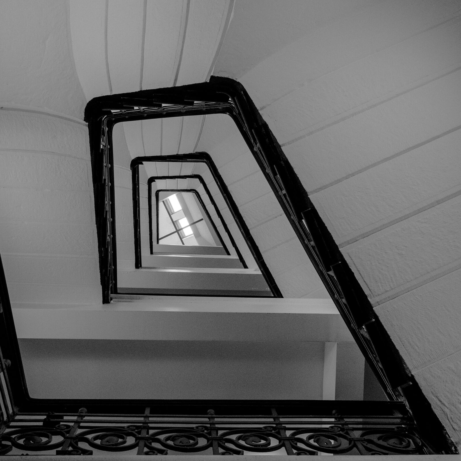 Olympus OM-D E-M1 + Olympus M.Zuiko Digital ED 12-40mm F2.8 Pro sample photo. Stairs, staircase, railing photography