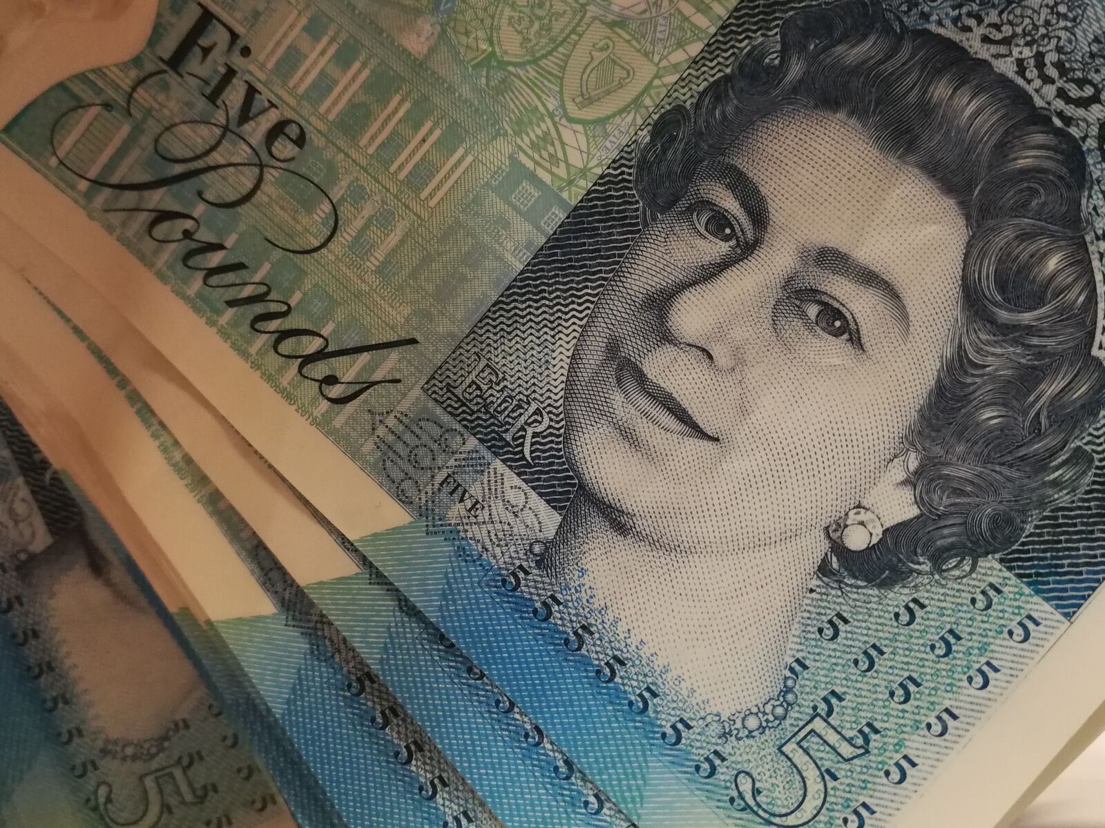 HUAWEI P10 sample photo. Pounds, money, safe photography