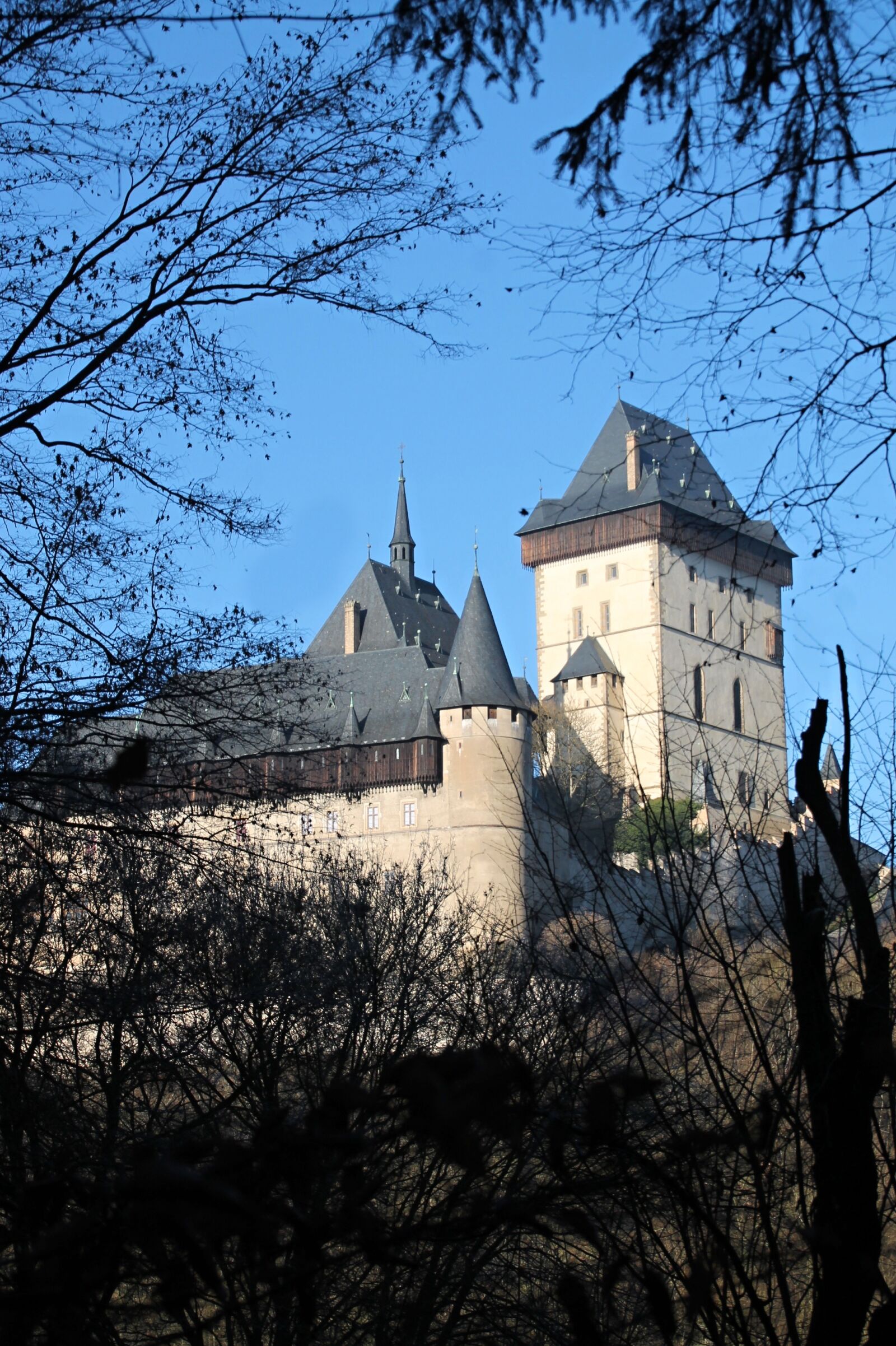 Canon EOS 1100D (EOS Rebel T3 / EOS Kiss X50) sample photo. Karlstejn, castle, the walls photography