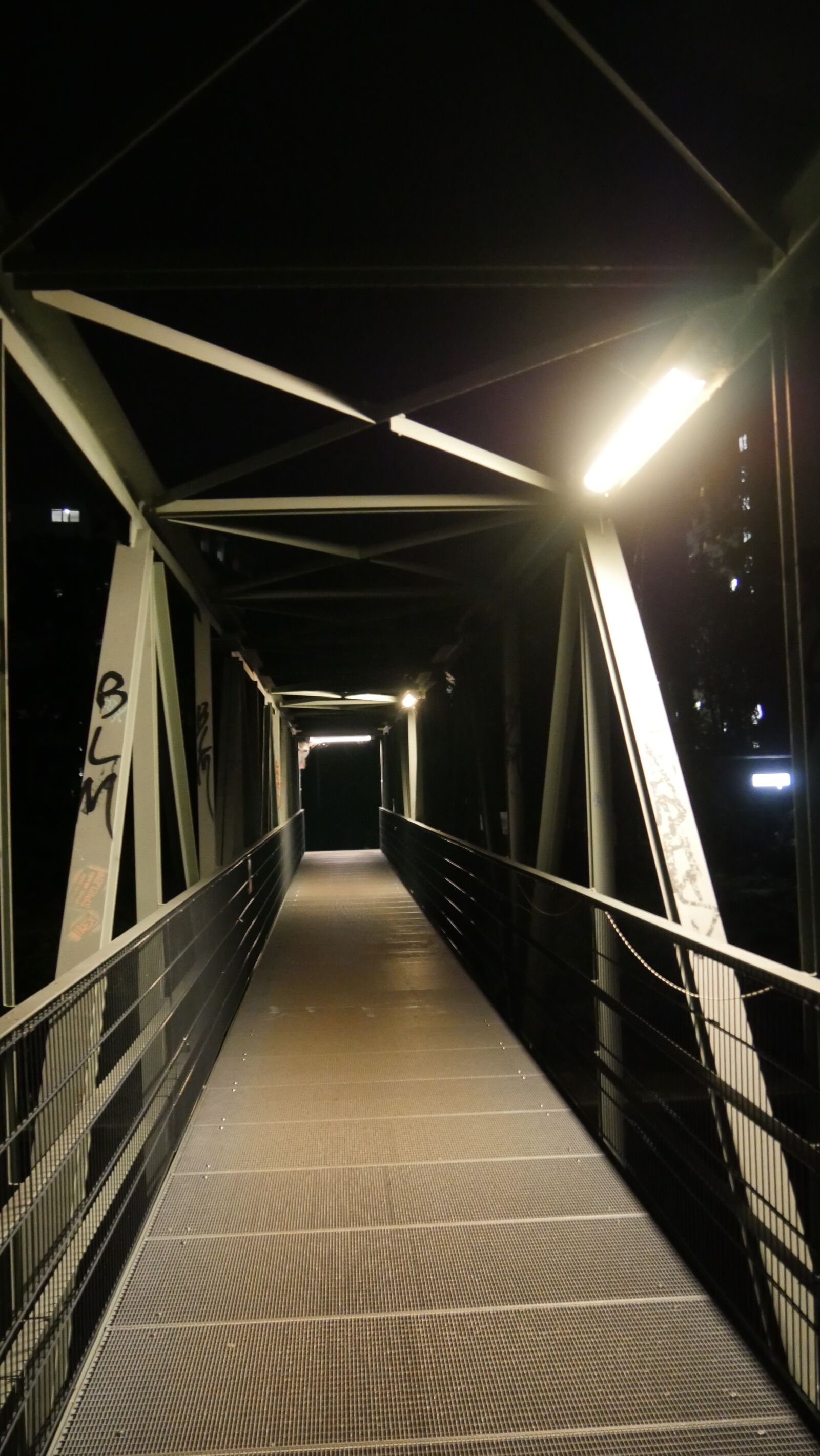 Panasonic Lumix DMC-GX8 sample photo. Architecture, night, bridge photography
