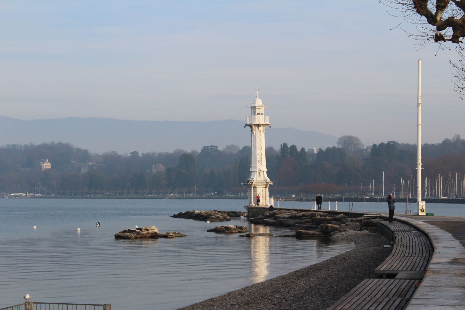 Canon EOS 1200D (EOS Rebel T5 / EOS Kiss X70 / EOS Hi) sample photo. Lighthouse, sea, reflection photography