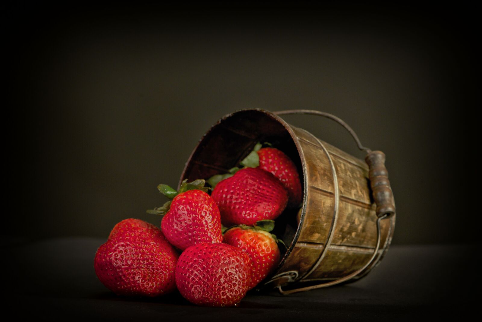 Nikon D800E + Nikon AF-S Micro-Nikkor 105mm F2.8G IF-ED VR sample photo. Fruit, strawberries, red photography