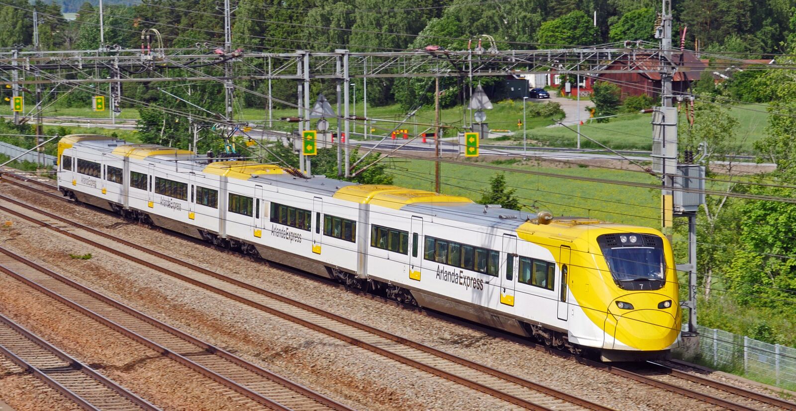 Panasonic Lumix DMC-GX8 sample photo. Arlanda express, fast connection photography