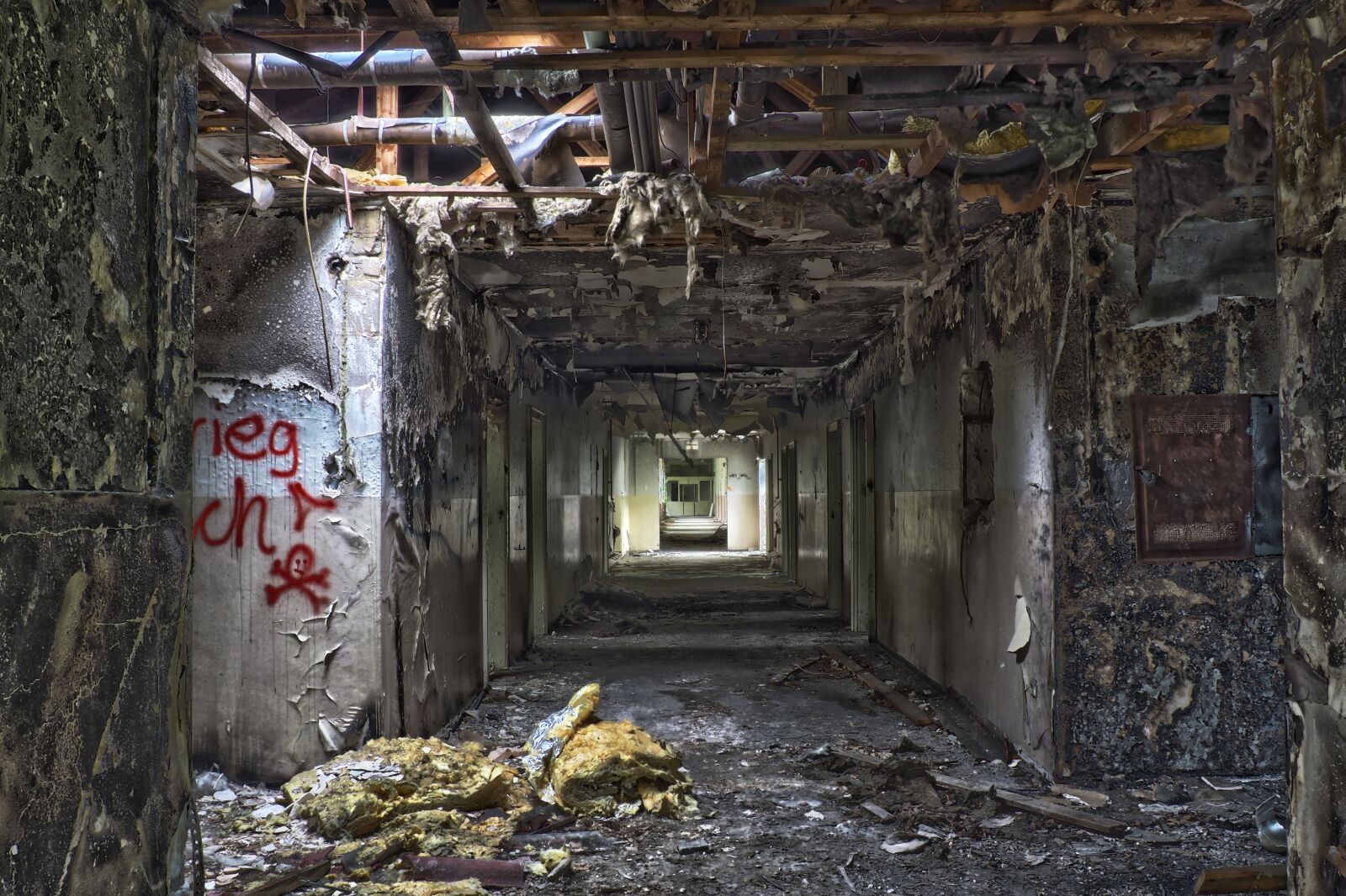 Olympus OM-D E-M10 sample photo. Lost places, abandoned, decay photography