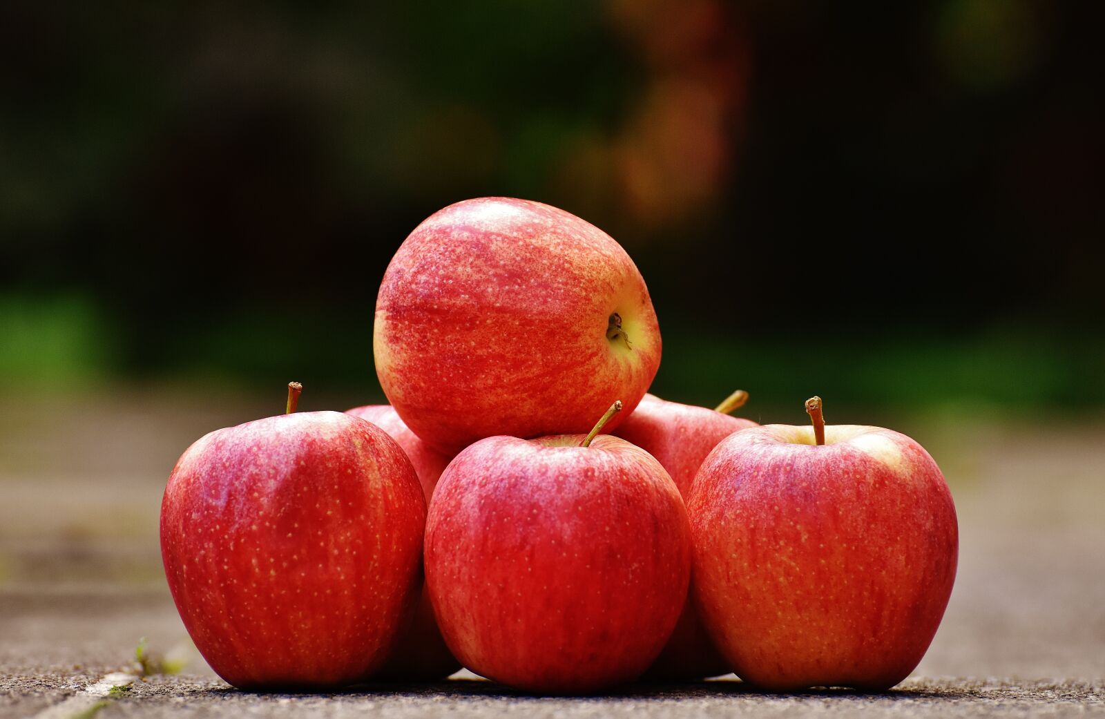Nikon D7200 sample photo. Apple, red, delicious photography