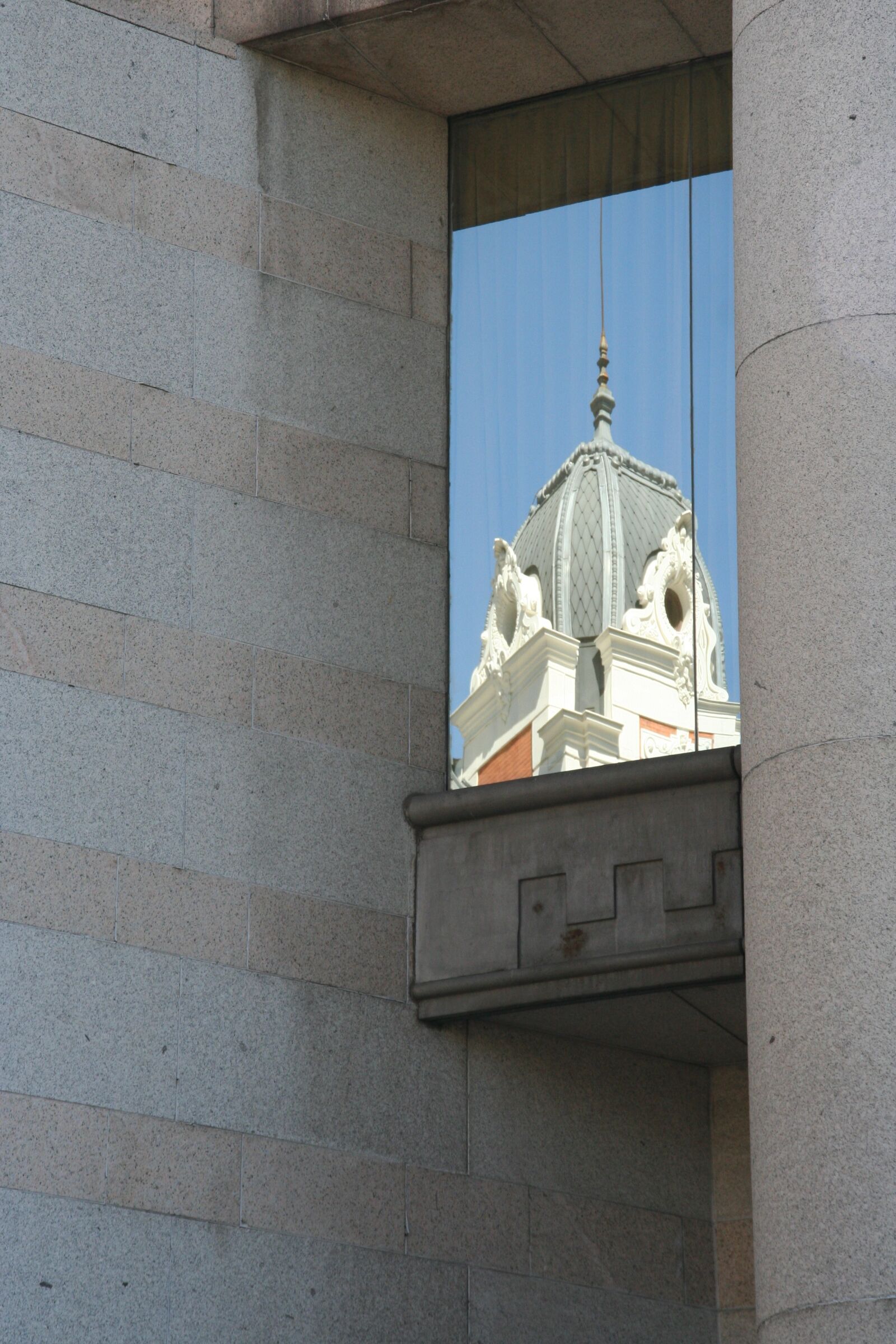 Canon EOS 350D (EOS Digital Rebel XT / EOS Kiss Digital N) sample photo. Window, mirroring, building photography