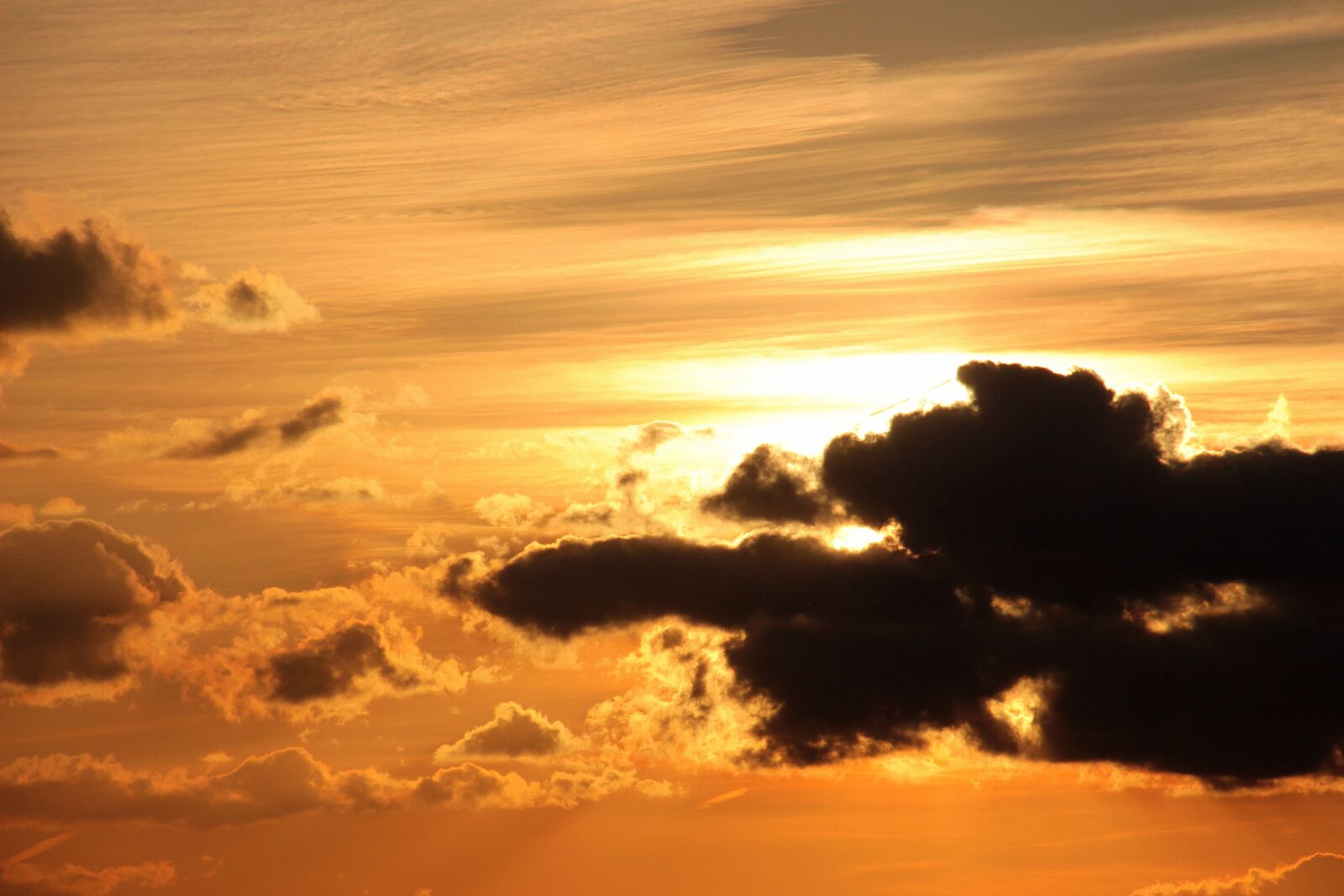 Canon EOS 650D (EOS Rebel T4i / EOS Kiss X6i) sample photo. Sunset, sun, clouds photography