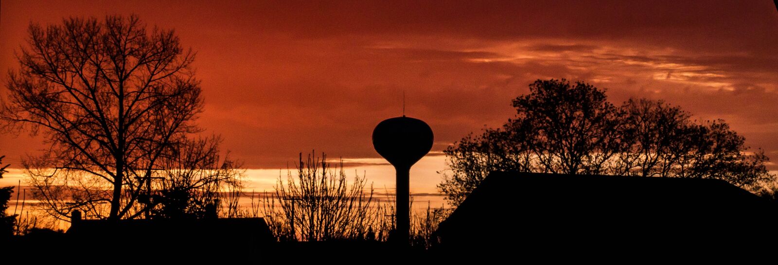 Panasonic Lumix DMC-G85 (Lumix DMC-G80) sample photo. Sunrise, water tower, sky photography