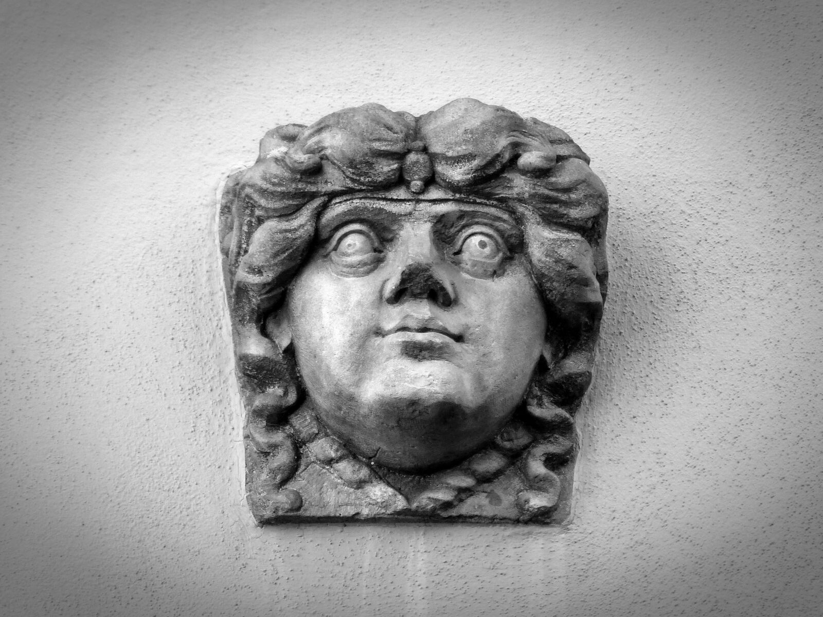 Panasonic Lumix DMC-FZ200 sample photo. Face, wall, stone photography