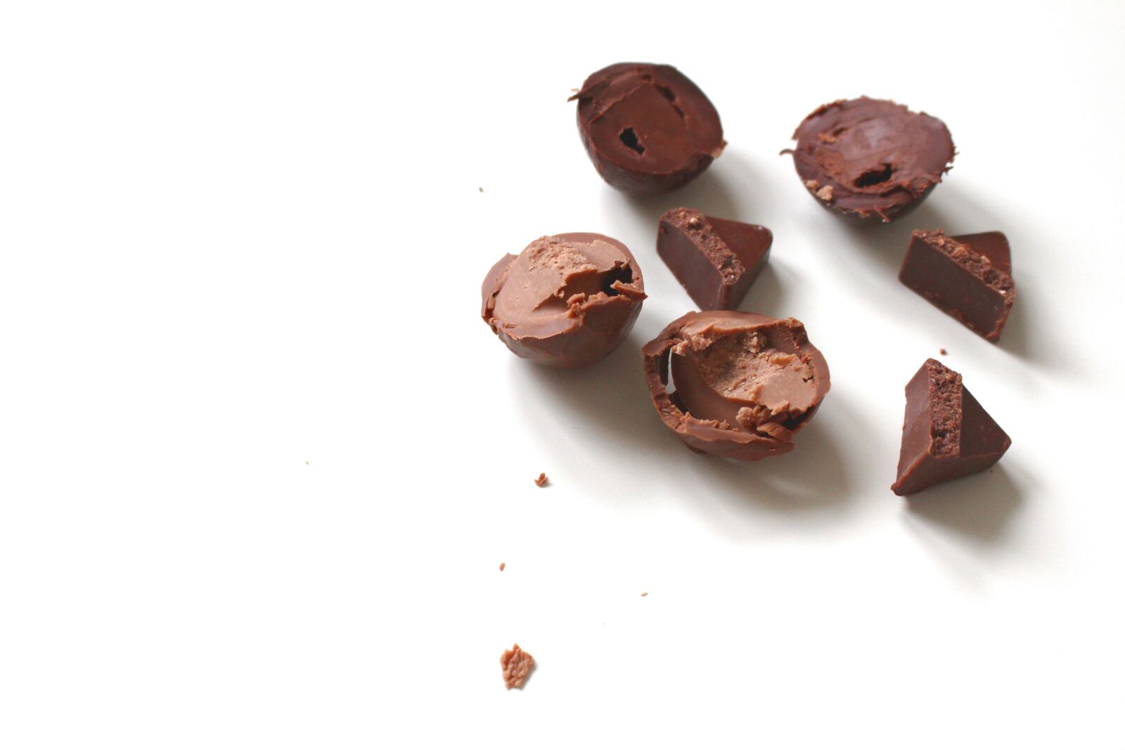 Canon EOS 700D (EOS Rebel T5i / EOS Kiss X7i) sample photo. Chocolate, chocolate candies, candy photography