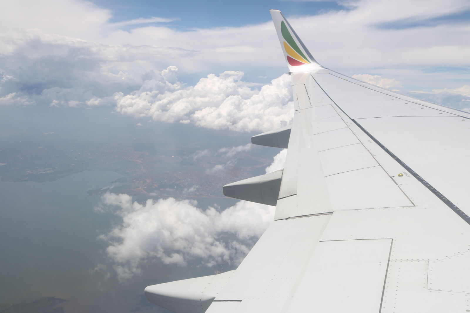 Canon EOS 750D (EOS Rebel T6i / EOS Kiss X8i) sample photo. Airplane, wing, clear, sky photography