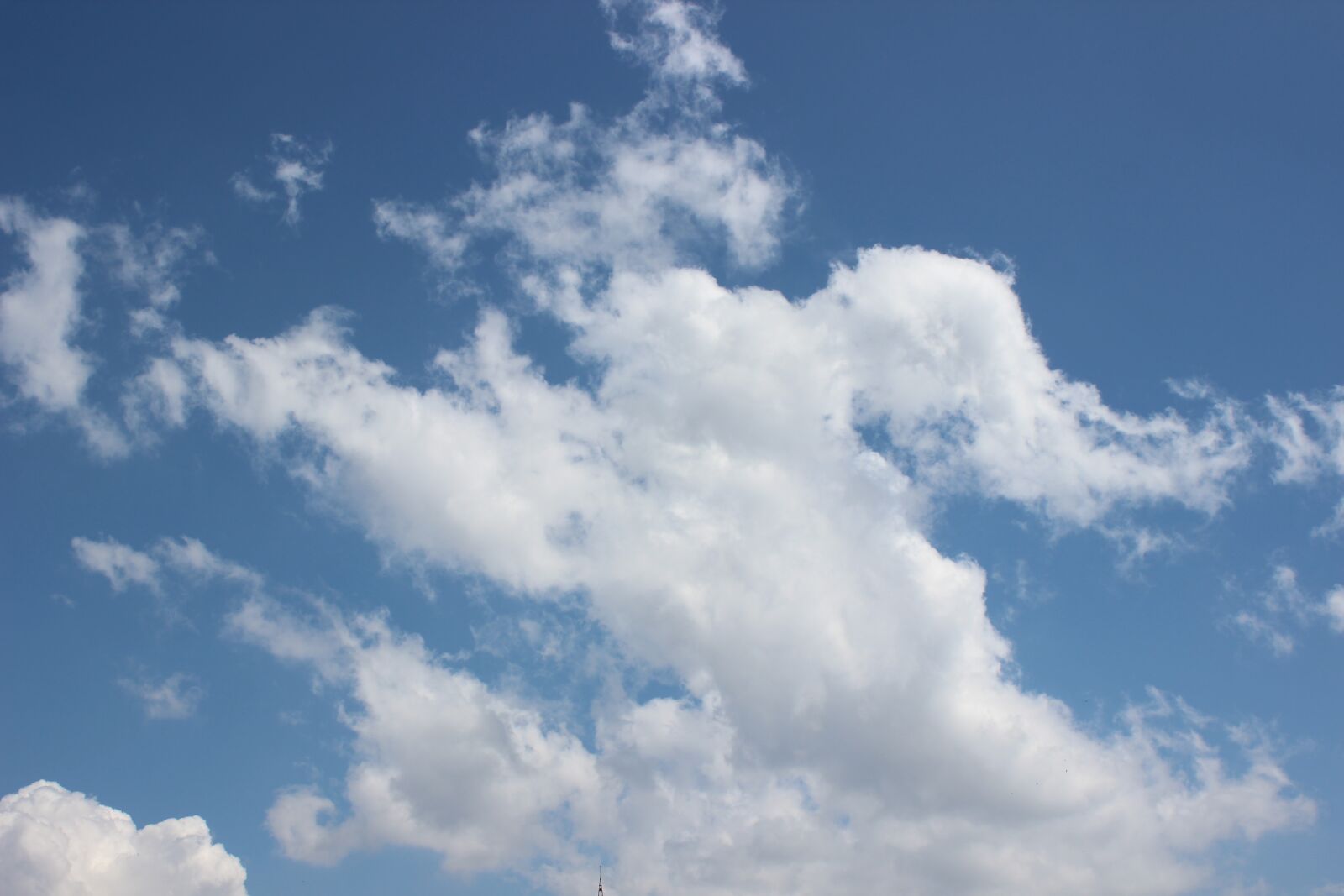 Canon EOS 600D (Rebel EOS T3i / EOS Kiss X5) sample photo. Sky, clouds, nature photography