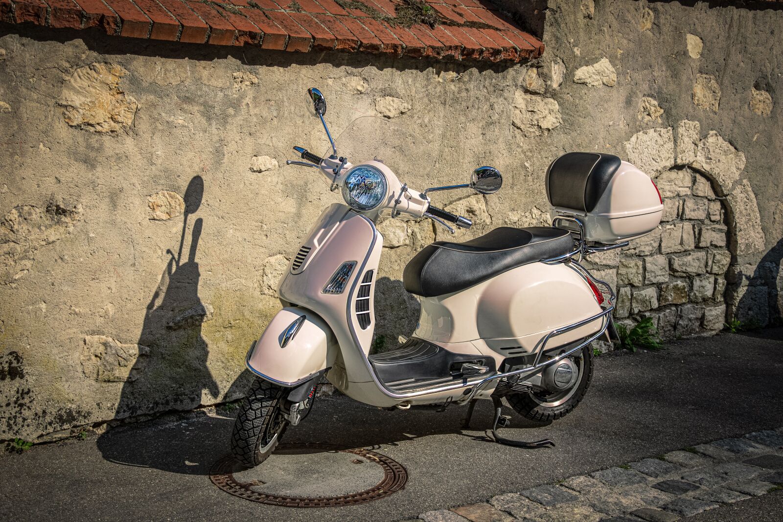 Nikon D7200 sample photo. Vespa, moped, retro photography