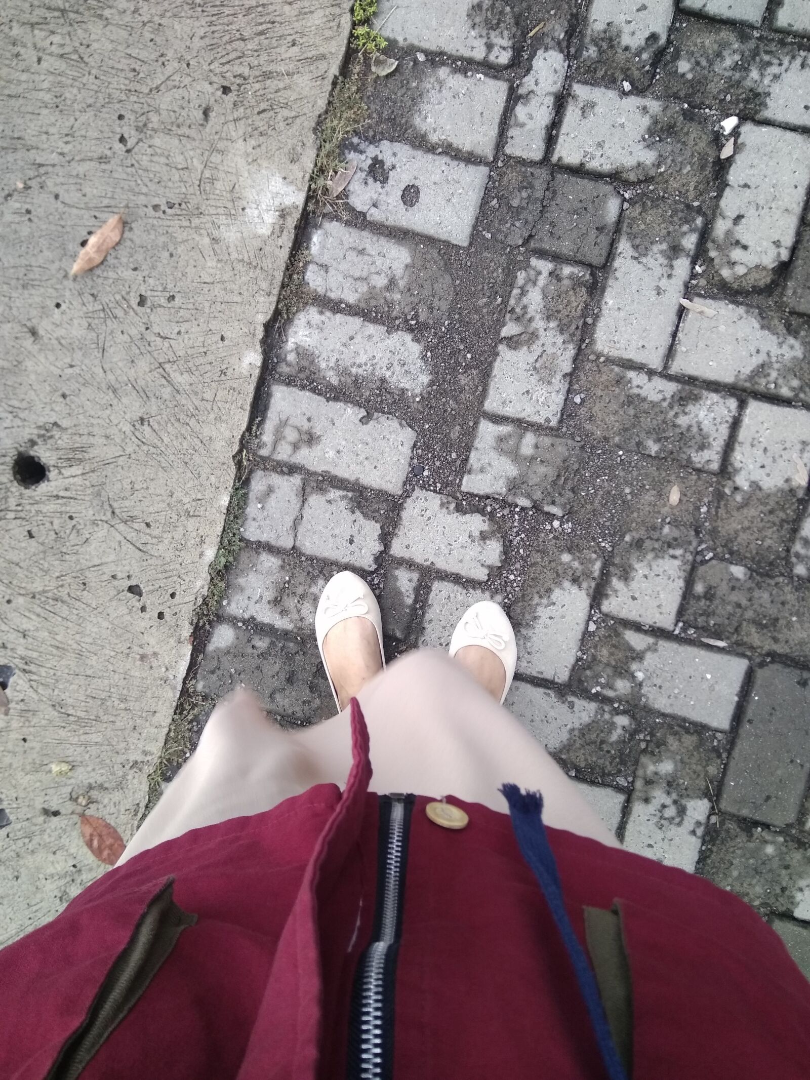 Xiaomi MI MAX sample photo. Walking, shoes, road photography