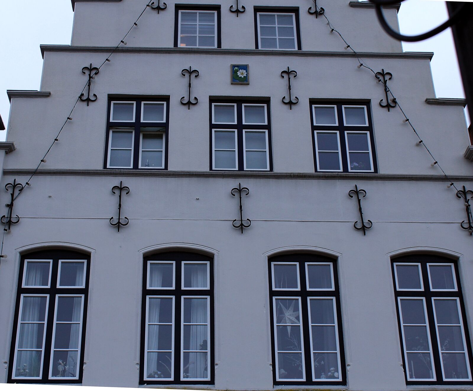 Canon EOS 600D (Rebel EOS T3i / EOS Kiss X5) sample photo. Window, house, building photography