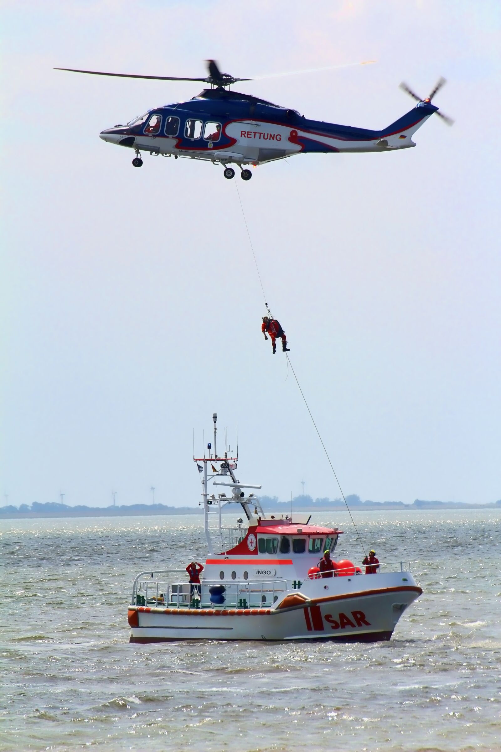 Canon EOS 600D (Rebel EOS T3i / EOS Kiss X5) sample photo. Helicopter, rescue, distress photography