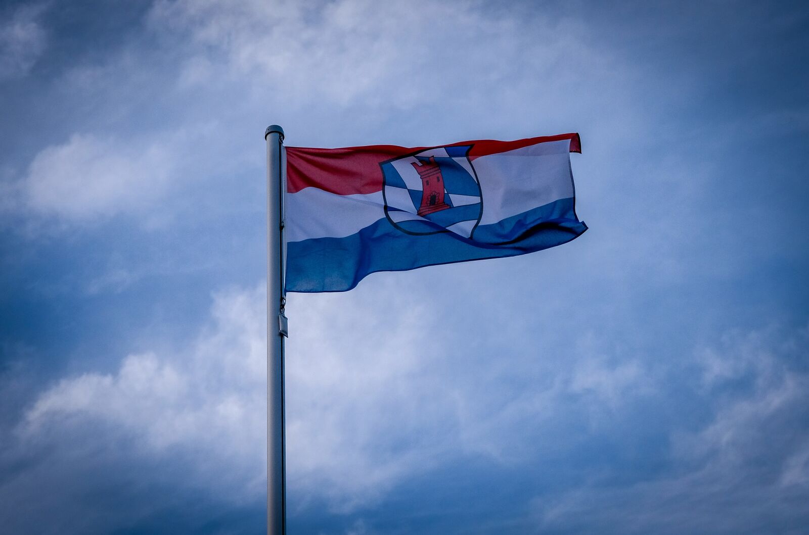 Fujifilm X-T2 sample photo. Flag, banner, lupburg photography