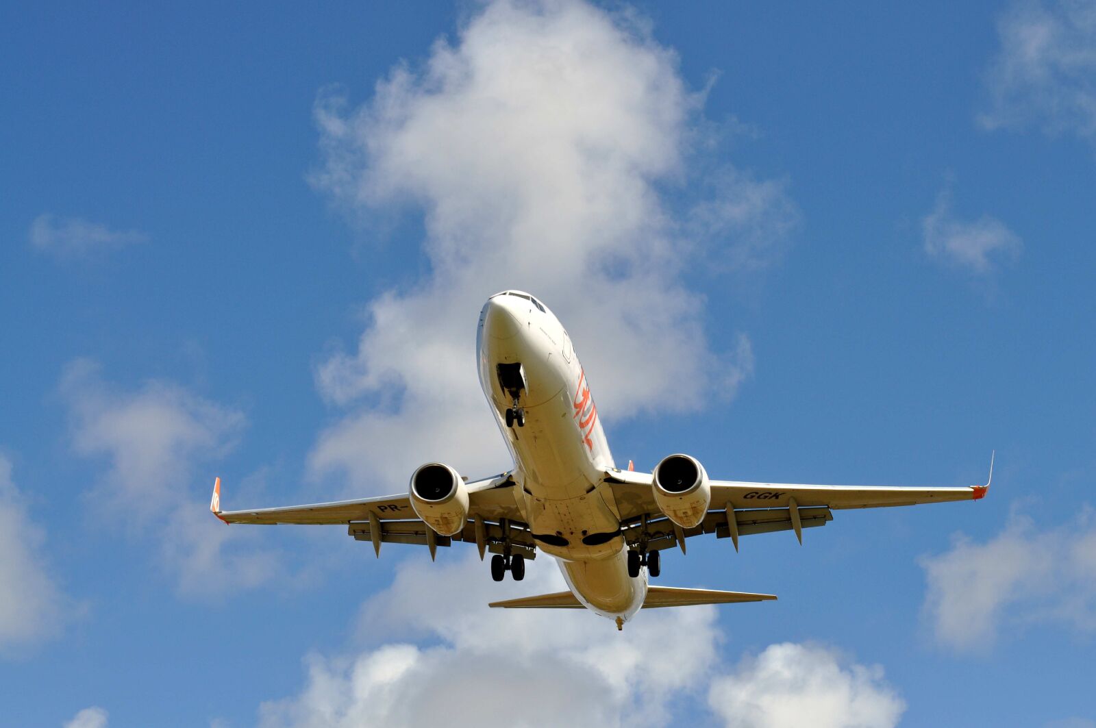 Nikon D5000 sample photo. Civilian, passenger, plane, sky photography