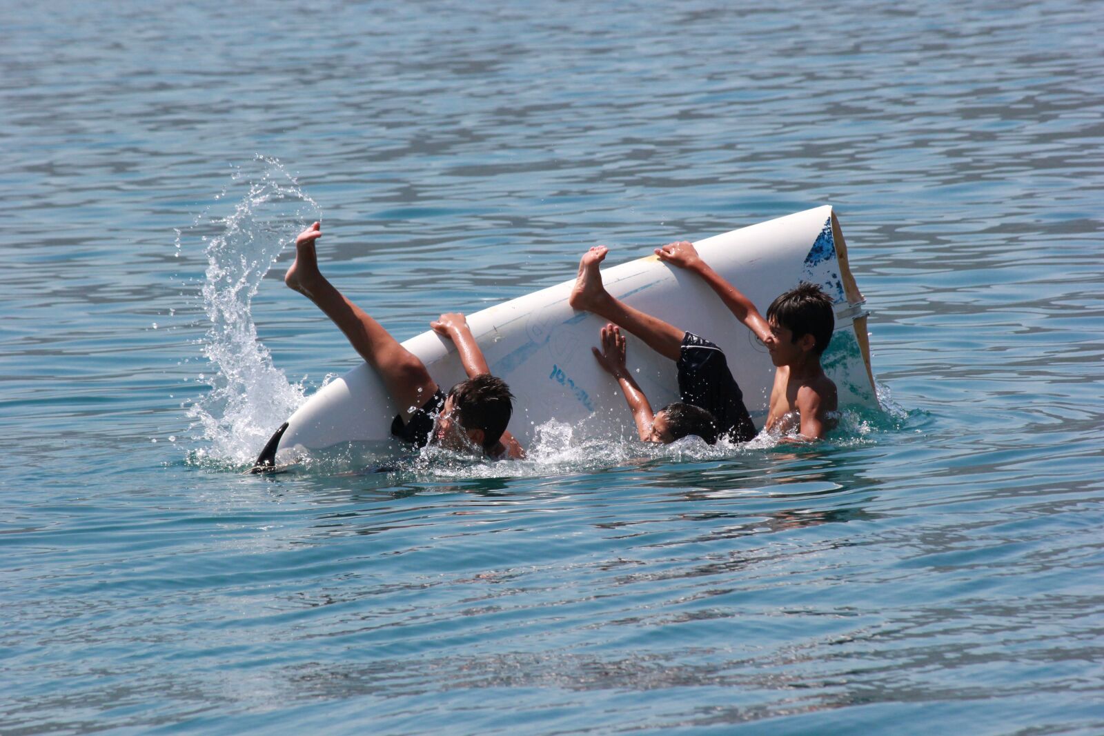Canon EOS 550D (EOS Rebel T2i / EOS Kiss X4) sample photo. Summer, sea, kids photography