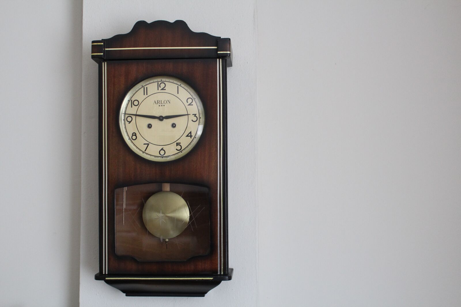 Canon EOS 600D (Rebel EOS T3i / EOS Kiss X5) sample photo. Time, wall clock, nostalgia photography