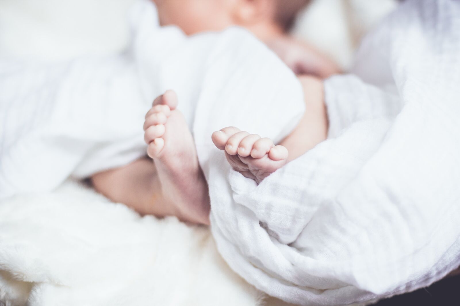 Canon EOS 60D + Canon EF 50mm F1.4 USM sample photo. Baby, baby feet, bed photography