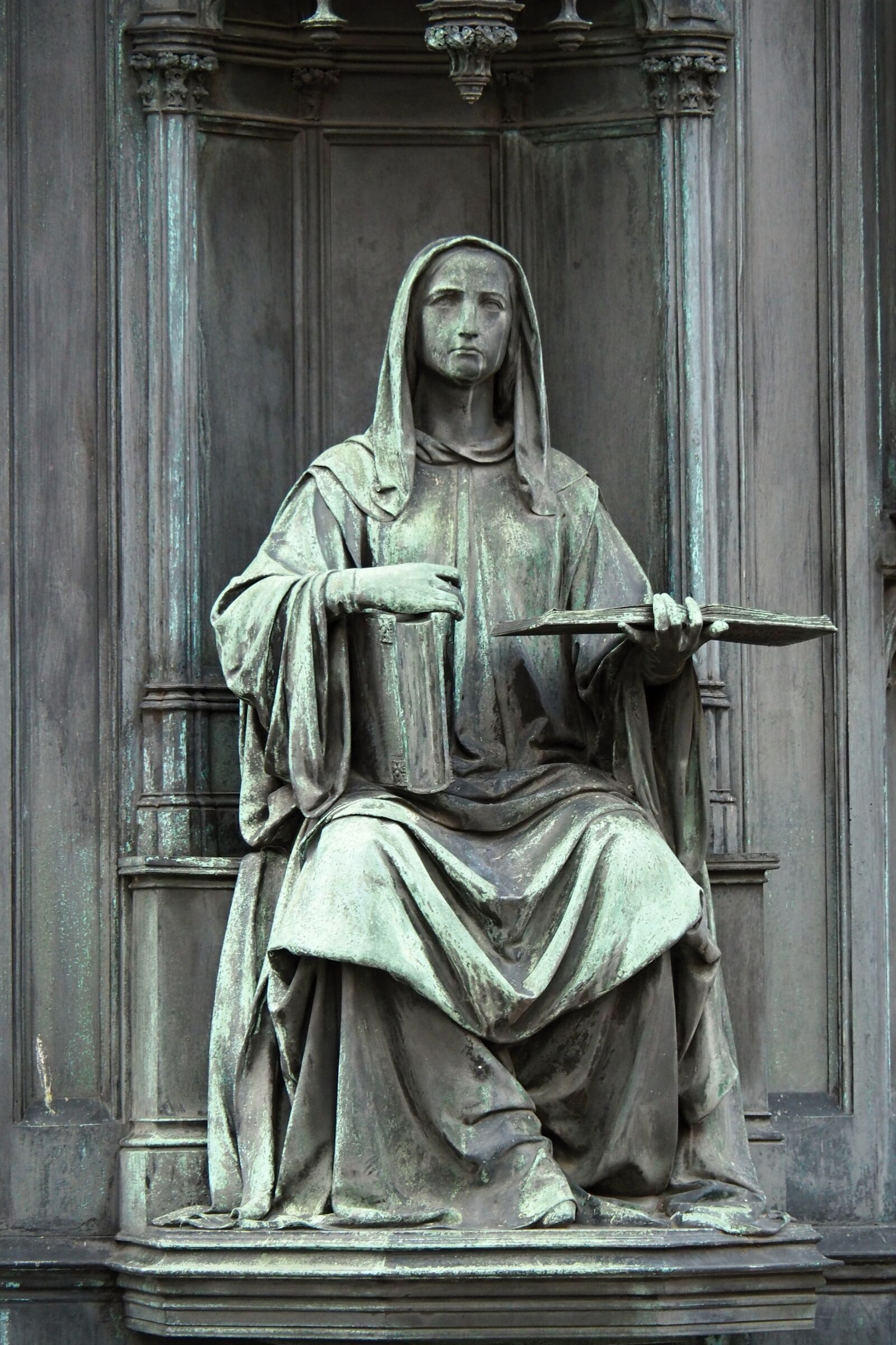 Olympus PEN E-PL7 sample photo. The statue of, prague photography