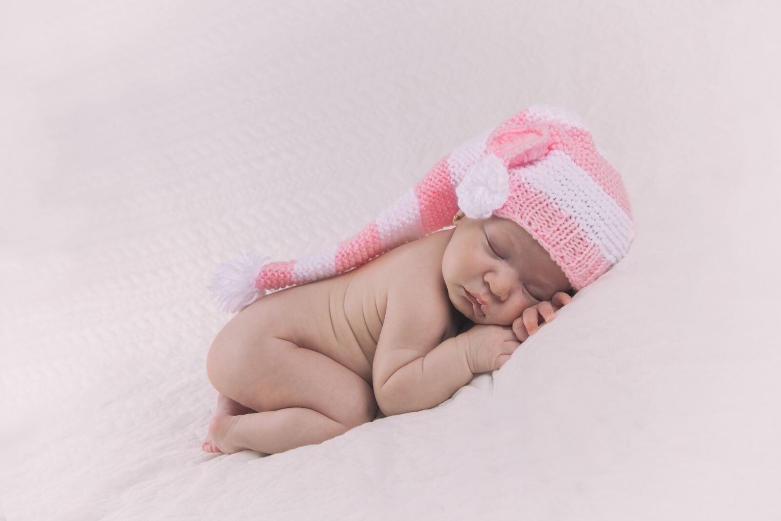 Canon EOS 6D + Canon EF 24-105mm F4L IS USM sample photo. Bebe, dream, rest photography