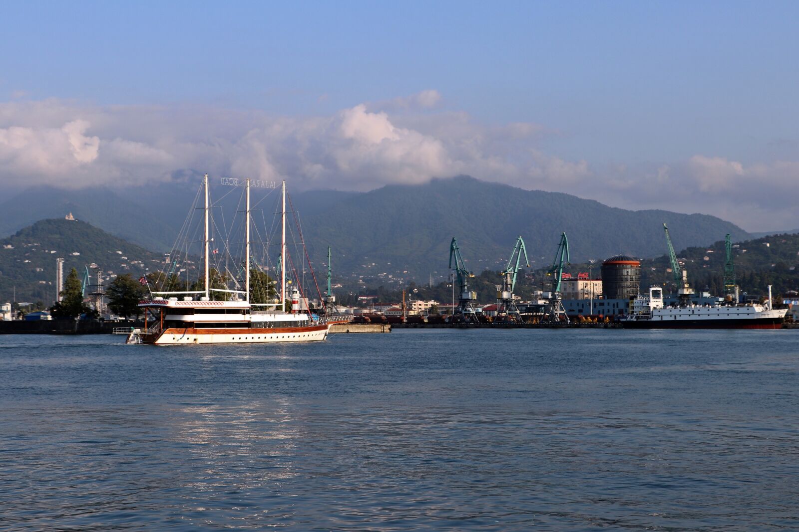 Canon EOS 200D (EOS Rebel SL2 / EOS Kiss X9) sample photo. Georgia, batumi, sea photography