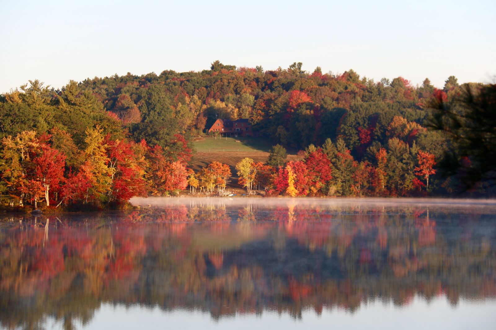 Canon EF-S 18-200mm F3.5-5.6 IS sample photo. Fall colors, lake, reflections photography