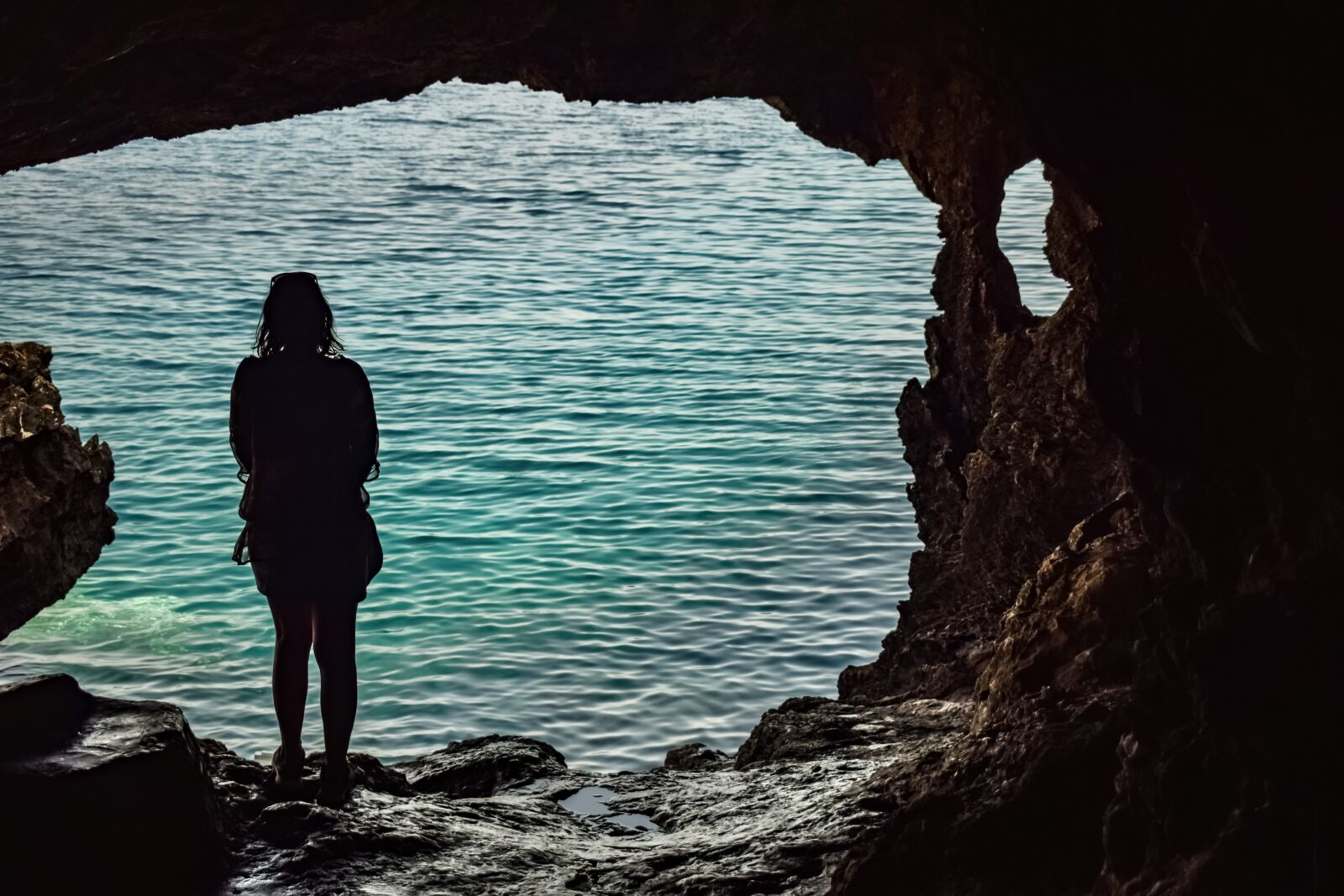Nikon D3300 sample photo. Woman, cave, sea photography